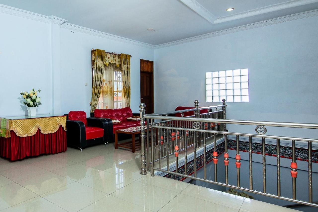 Oyo 1520 Hotel Kartini Tarutung Εξωτερικό φωτογραφία